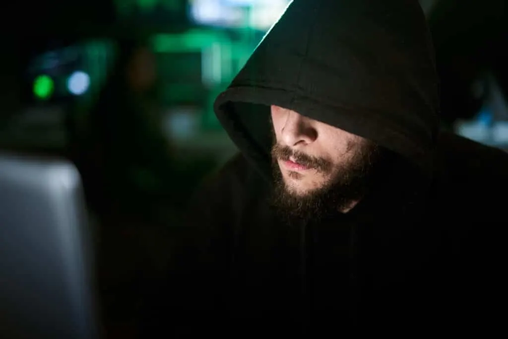 Risques des arnaques à l’intelligence artificielle : Soyez vigilants !
