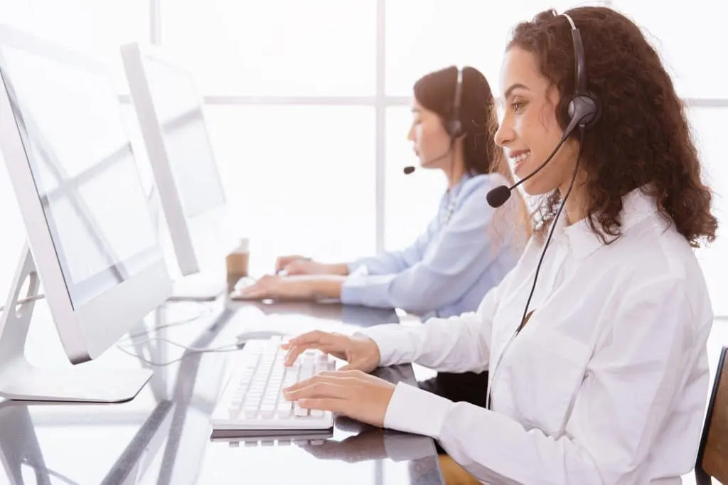Choisir logiciel CRM gratuit ou payant pour entreprise: conseils sur Waxoo.