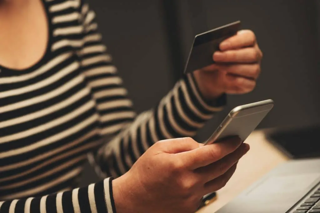 Révolutionnez votre entreprise avec le commerce en ligne simplifié : Découvrez les avantages incroyables !